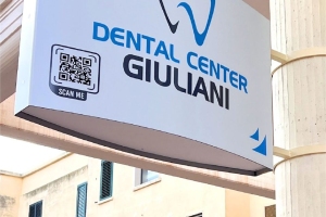 INSEGNA LUMINOSA IN DIBOND PER DENTAL CENTER GIULIANI